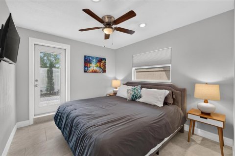 Commercial property in Sarasota, Florida 7 bedrooms, 263.1 sq.m. № 2391603 - photo 28