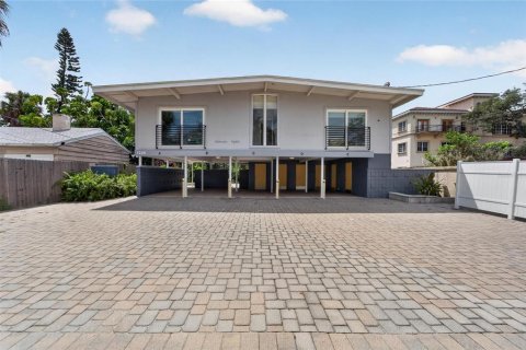 Commercial property in Sarasota, Florida 7 bedrooms, 263.1 sq.m. № 2391603 - photo 2
