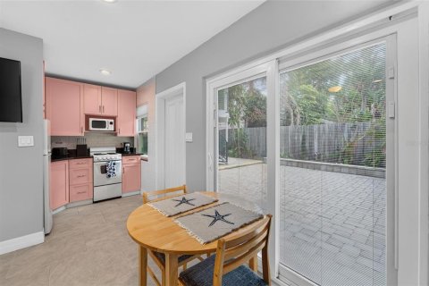 Commercial property in Sarasota, Florida 7 bedrooms, 263.1 sq.m. № 2391603 - photo 24