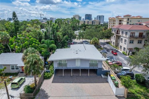 Commercial property in Sarasota, Florida 7 bedrooms, 263.1 sq.m. № 2391603 - photo 11
