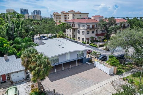 Commercial property in Sarasota, Florida 7 bedrooms, 263.1 sq.m. № 2391603 - photo 12