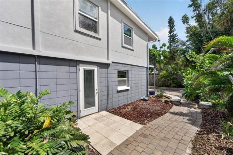 Commercial property in Sarasota, Florida 7 bedrooms, 263.1 sq.m. № 2391603 - photo 6