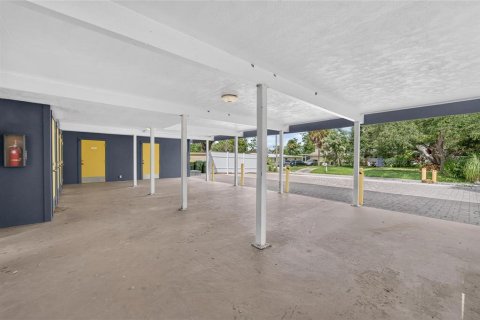 Commercial property in Sarasota, Florida 7 bedrooms, 263.1 sq.m. № 2391603 - photo 8
