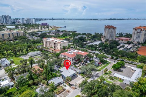 Commercial property in Sarasota, Florida 7 bedrooms, 263.1 sq.m. № 2391603 - photo 14