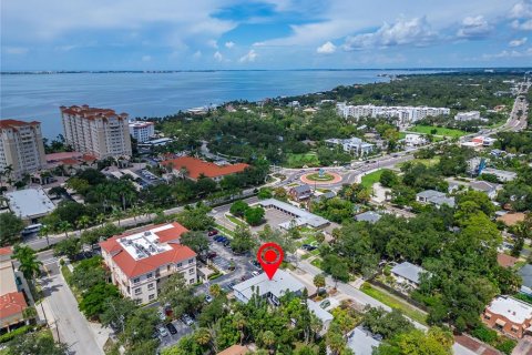 Commercial property in Sarasota, Florida 7 bedrooms, 263.1 sq.m. № 2391603 - photo 17