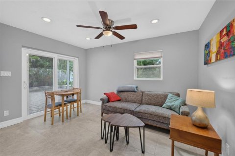 Commercial property in Sarasota, Florida 7 bedrooms, 263.1 sq.m. № 2391603 - photo 22