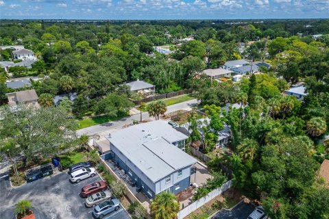 Commercial property in Sarasota, Florida 7 bedrooms, 263.1 sq.m. № 2391603 - photo 18