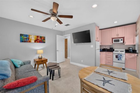 Commercial property in Sarasota, Florida 7 bedrooms, 263.1 sq.m. № 2391603 - photo 23