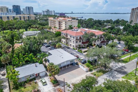 Commercial property in Sarasota, Florida 7 bedrooms, 263.1 sq.m. № 2391603 - photo 13