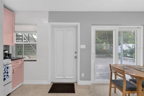 Commercial property in Sarasota, Florida 7 bedrooms, 263.1 sq.m. № 2391603 - photo 21
