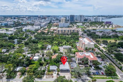 Commercial property in Sarasota, Florida 7 bedrooms, 263.1 sq.m. № 2391603 - photo 15