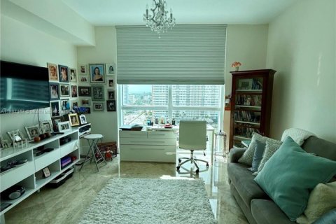 Condominio en venta en Hallandale Beach, Florida, 3 dormitorios, 162.02 m2 № 1956299 - foto 20