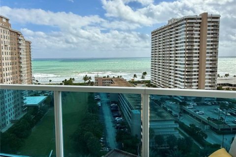 Condominio en venta en Hallandale Beach, Florida, 3 dormitorios, 162.02 m2 № 1956299 - foto 11
