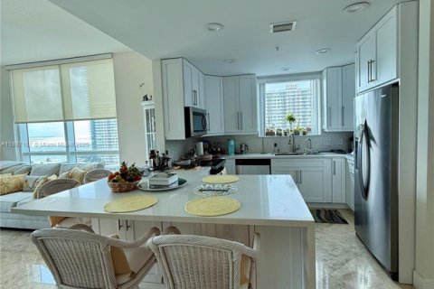 Condominio en venta en Hallandale Beach, Florida, 3 dormitorios, 162.02 m2 № 1956299 - foto 6