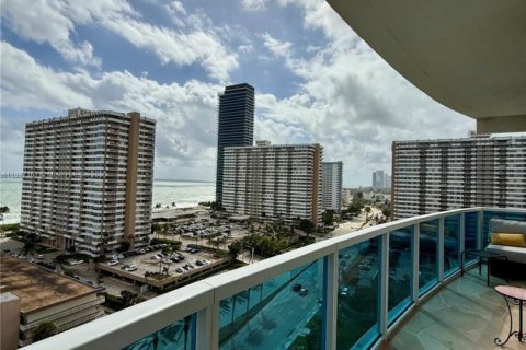 Condominio en venta en Hallandale Beach, Florida, 3 dormitorios, 162.02 m2 № 1956299 - foto 12