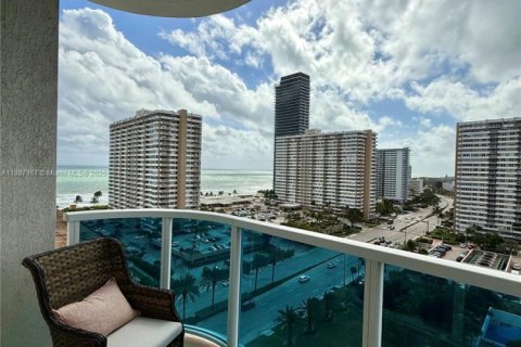 Condominio en venta en Hallandale Beach, Florida, 3 dormitorios, 162.02 m2 № 1956299 - foto 30