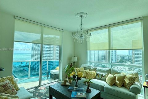 Condominio en venta en Hallandale Beach, Florida, 3 dormitorios, 162.02 m2 № 1956299 - foto 2