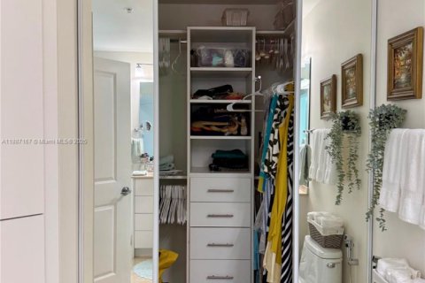 Condominio en venta en Hallandale Beach, Florida, 3 dormitorios, 162.02 m2 № 1956299 - foto 18