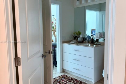 Condominio en venta en Hallandale Beach, Florida, 3 dormitorios, 162.02 m2 № 1956299 - foto 24