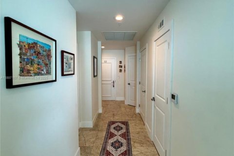 Condominio en venta en Hallandale Beach, Florida, 3 dormitorios, 162.02 m2 № 1956299 - foto 25