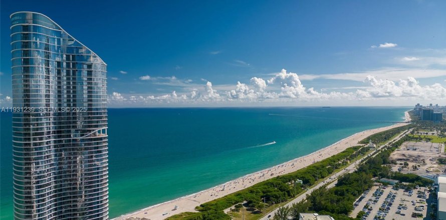 Кондоминиум с 2 спальнями в Санни-Айлс-Бич, Флорида № 1989806