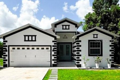 House in Dade City, Florida 4 bedrooms, 203.64 sq.m. № 2218548