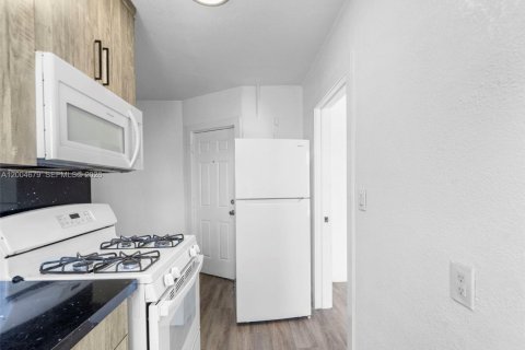 Купить виллу или дом в Майами, Флорида 12 спален, 428.09м2, № 2068715 - фото 20