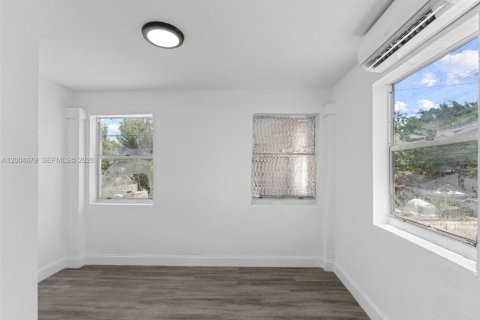 Купить виллу или дом в Майами, Флорида 12 спален, 428.09м2, № 2068715 - фото 23