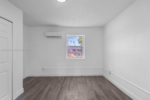 Купить виллу или дом в Майами, Флорида 12 спален, 428.09м2, № 2068715 - фото 12