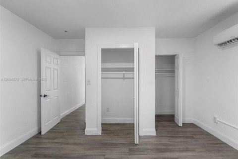 Купить виллу или дом в Майами, Флорида 12 спален, 428.09м2, № 2068715 - фото 14