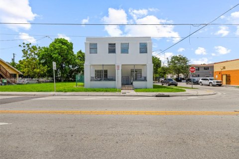 Дом в Майами, Флорида 12 спален, 428.09м2 № 2068715