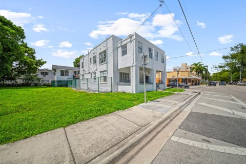 Купить виллу или дом в Майами, Флорида 12 спален, 428.09м2, № 2068715 - фото 2