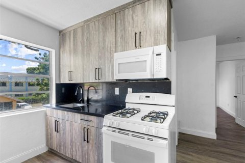 Купить виллу или дом в Майами, Флорида 12 спален, 428.09м2, № 2068715 - фото 19