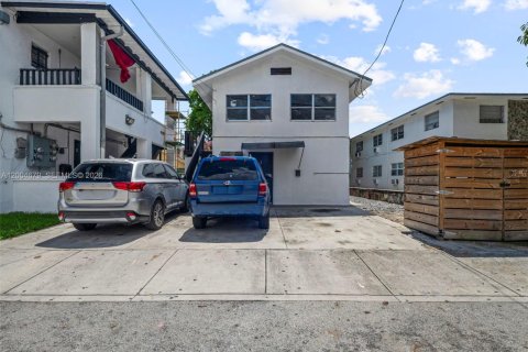 Купить виллу или дом в Майами, Флорида 12 спален, 428.09м2, № 2068715 - фото 5