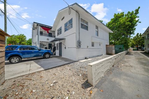 Купить виллу или дом в Майами, Флорида 12 спален, 428.09м2, № 2068715 - фото 8