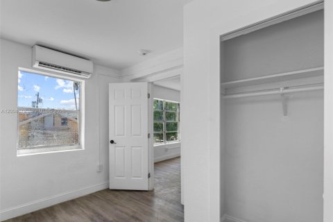 Купить виллу или дом в Майами, Флорида 12 спален, 428.09м2, № 2068715 - фото 25