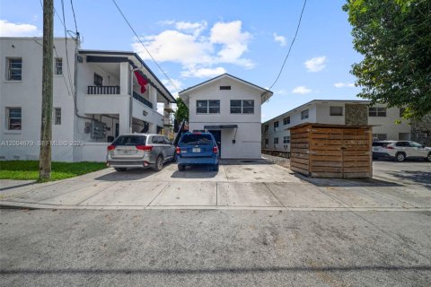 Купить виллу или дом в Майами, Флорида 12 спален, 428.09м2, № 2068715 - фото 6