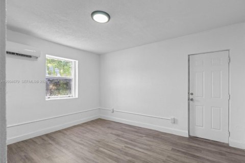 Купить виллу или дом в Майами, Флорида 12 спален, 428.09м2, № 2068715 - фото 26