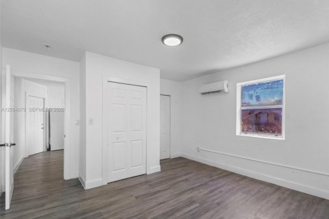 Купить виллу или дом в Майами, Флорида 12 спален, 428.09м2, № 2068715 - фото 11