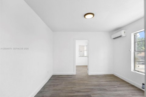 Купить виллу или дом в Майами, Флорида 12 спален, 428.09м2, № 2068715 - фото 21