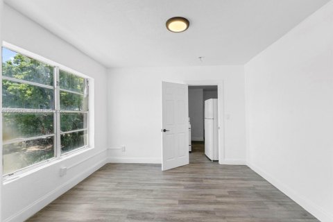 Купить виллу или дом в Майами, Флорида 12 спален, 428.09м2, № 2068715 - фото 22