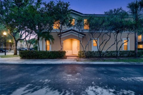 Townhouse in Miramar, Florida 3 bedrooms, 114.73 sq.m. № 2066012