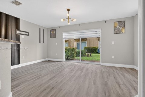 Townhouse in Miramar, Florida 3 bedrooms, 114.73 sq.m. № 2066012 - photo 27