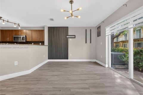 Townhouse in Miramar, Florida 3 bedrooms, 114.73 sq.m. № 2066012 - photo 28