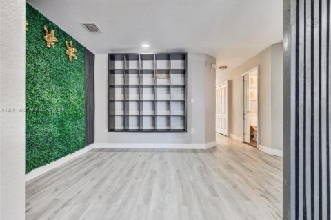 Townhouse in Miramar, Florida 3 bedrooms, 114.73 sq.m. № 2066012 - photo 24