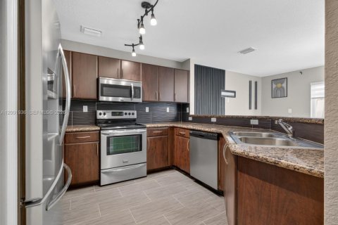 Townhouse in Miramar, Florida 3 bedrooms, 114.73 sq.m. № 2066012 - photo 25