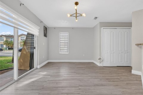 Townhouse in Miramar, Florida 3 bedrooms, 114.73 sq.m. № 2066012 - photo 30