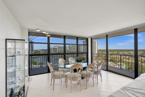 Condo in Hallandale Beach, Florida, 3 bedrooms № 2182244 - photo 7