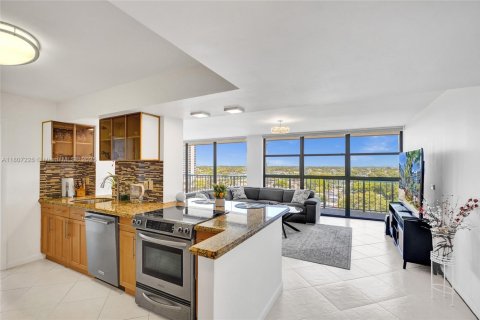 Condo in Hallandale Beach, Florida, 3 bedrooms № 2182244 - photo 3