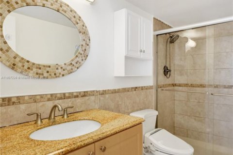 Condo in Hallandale Beach, Florida, 3 bedrooms № 2182244 - photo 27